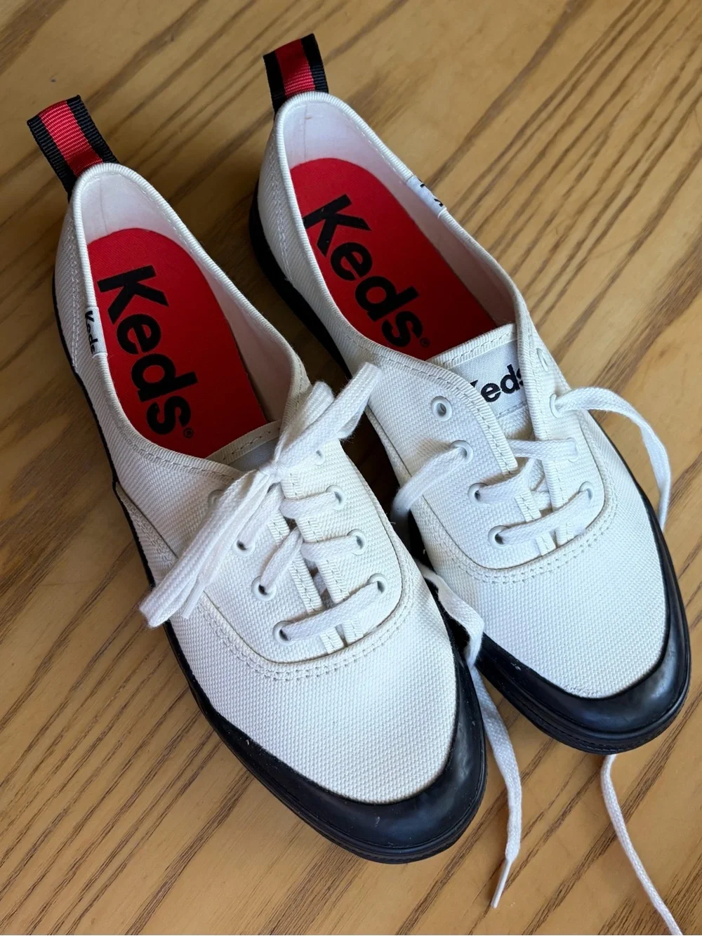 Keds Low-Top Champion Toe Rand Sneaker in Black & White, SZ 6 BRAND NEW!